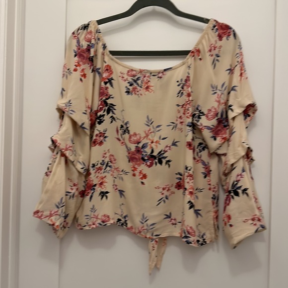 Floral blouse - Picture 3 of 3